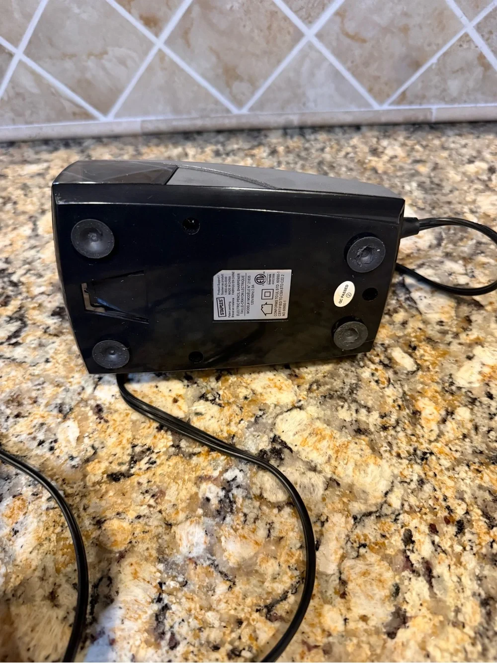Staples Model 21835 Electric Pencil Sharpener, great condition, tested and works
